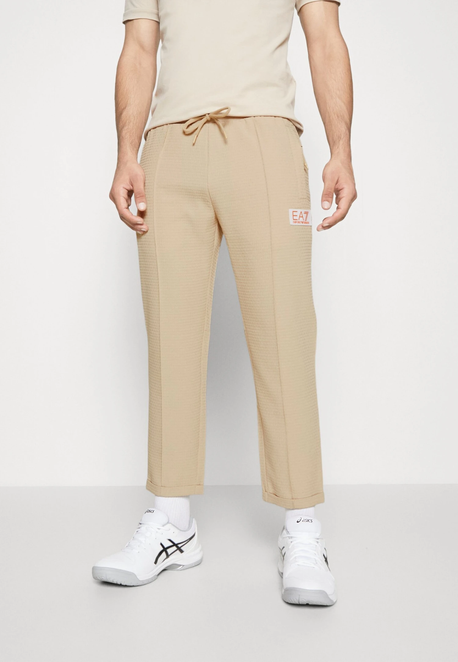 EA7 Emporio Armani Tennis Club Pants Light - Pantalones Deportivos - Oxford Tan 3 EA7 Emporio Armani Tennis Club Pants Light - Pantalones Deportivos - Oxford Tan