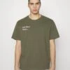 Les Deux Brody - Camiseta Estampada - Olive Night/White -Solid Ventas 1085e7ca5e6f441aa6b0082c5ba0f45f