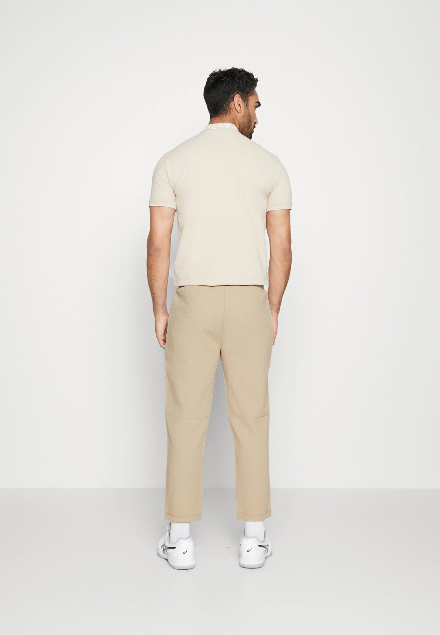 EA7 Emporio Armani Tennis Club Pants Light - Pantalones Deportivos - Oxford Tan 5 EA7 Emporio Armani Tennis Club Pants Light - Pantalones Deportivos - Oxford Tan - Imagen 3