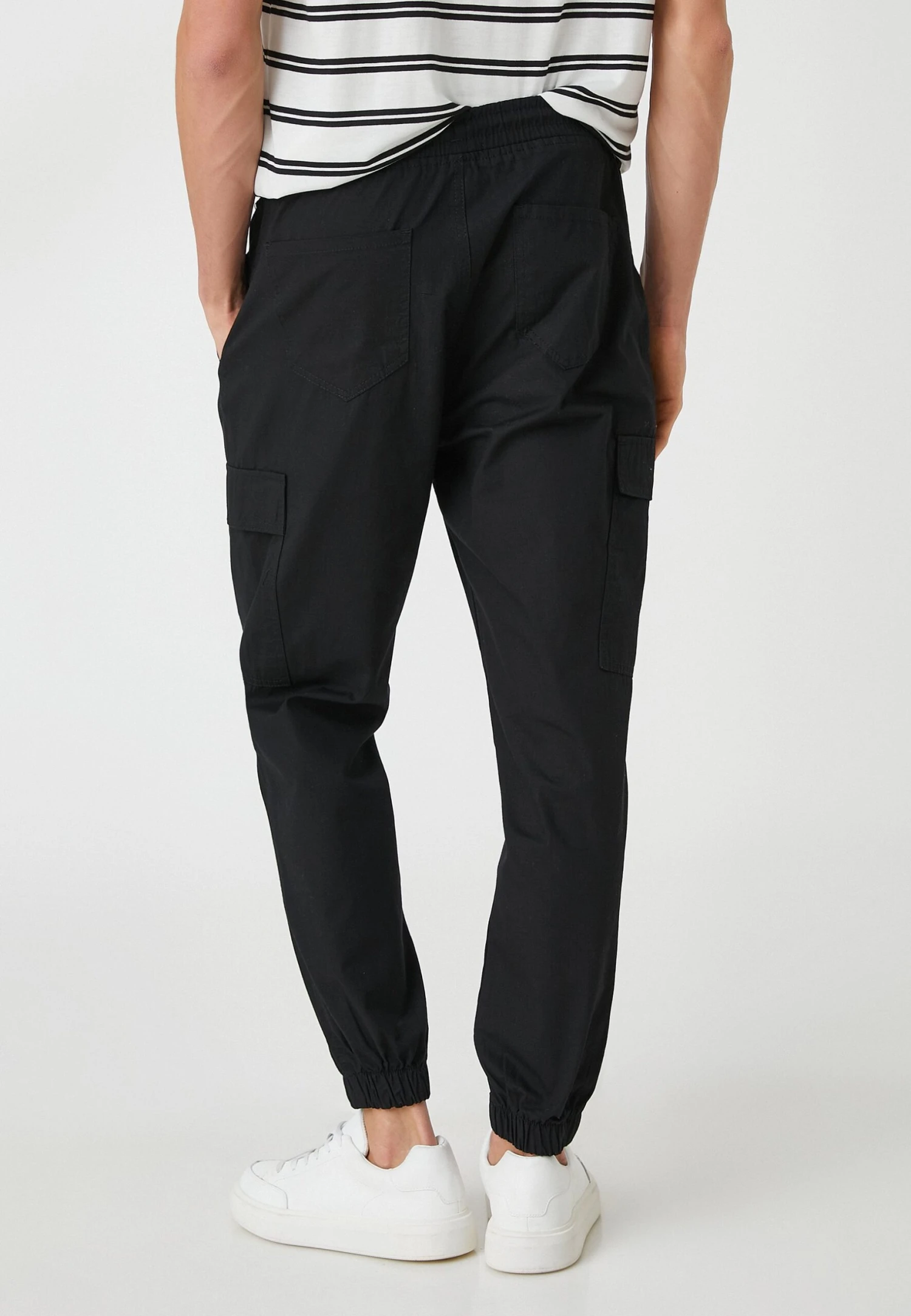 Koton Drawstring Pocket Detailed- Pantalones Cargo - Black 5 Koton Drawstring Pocket Detailed- Pantalones Cargo - Black - Imagen 3