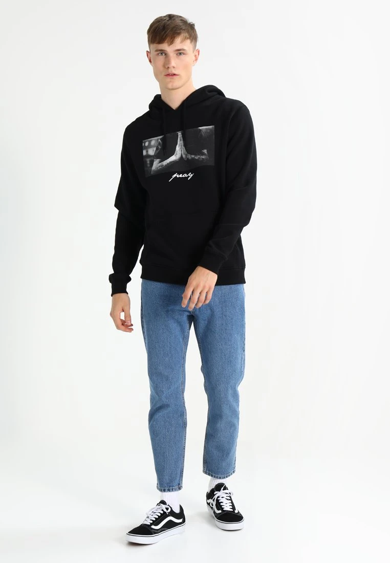 Mister Tee Pray - Jersey Con Capucha - Black 4 Mister Tee Pray - Jersey Con Capucha - Black - Imagen 2