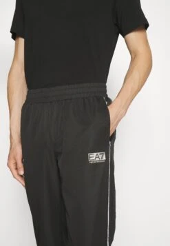 EA7 Emporio Armani Tracksuit - Chándal - White/Black -Solid Ventas 31ca345f8af74854a422389359388894