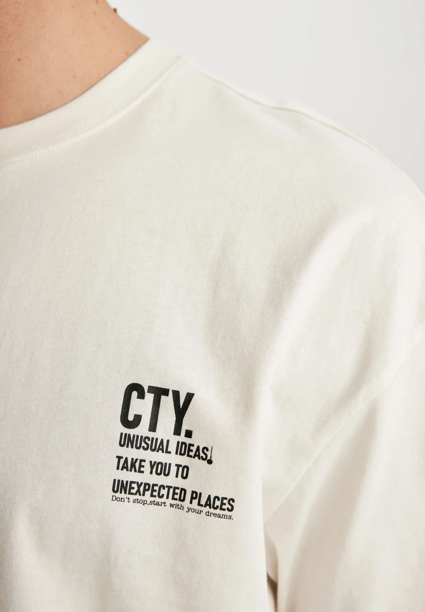 DeFacto Comfort Fit - Camiseta Estampada - Beige 6 DeFacto Comfort Fit - Camiseta Estampada - Beige - Imagen 4