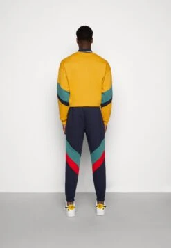 Kaotiko Pantalon Chandal Retro Athletic - Pantalones Deportivos - Navy/Heura/Red -Solid Ventas 3272d2a4ff454dc8ad41edf64512c769