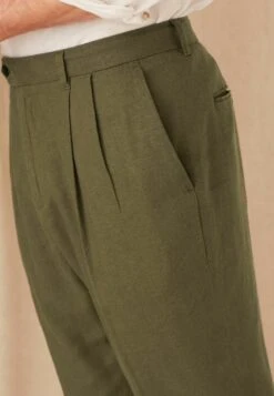 Next Pleated Front Tapered - Pantalones Chinos - Khaki Green 11 Next Pleated Front Tapered - Pantalones Chinos - Khaki Green -Solid Ventas 35d49ec507054204b577758f5125f74f