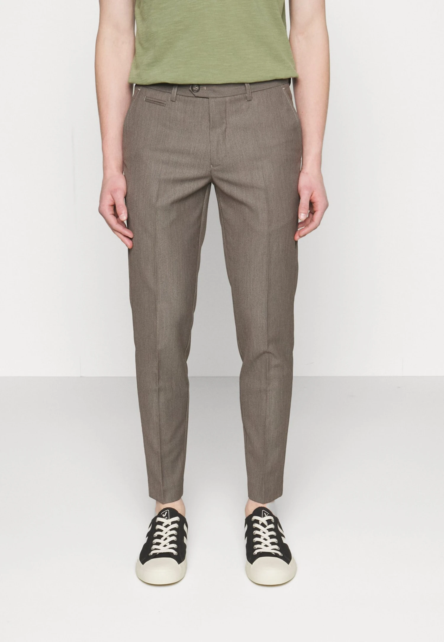 Lindbergh Club Pants - Pantalones - Dark Sand 5 Lindbergh Club Pants - Pantalones - Dark Sand - Imagen 3