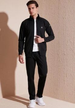 Regular Fit Set - Chándal - Black 14 Regular Fit Set - Chándal - Black -Solid Ventas 4597abc3661b4178b1f983437238ceb0