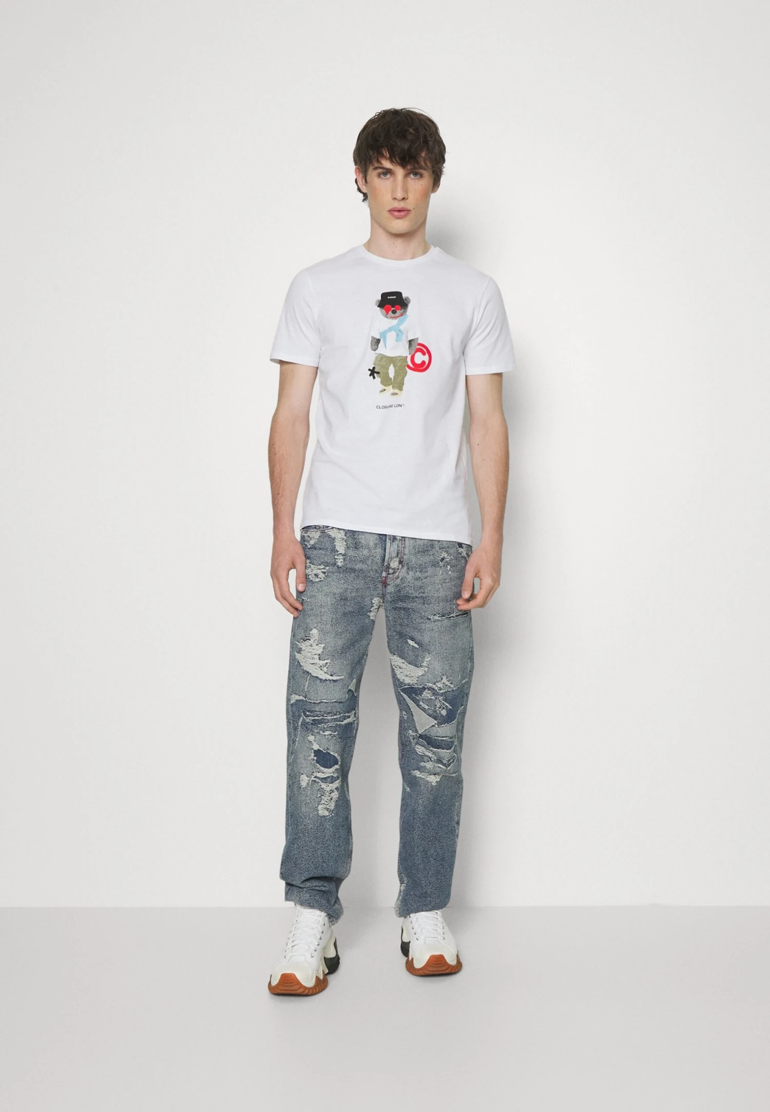 Street Bear Tee - Camiseta Estampada - White 4 Street Bear Tee - Camiseta Estampada - White - Imagen 2