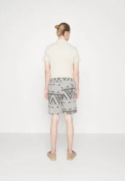 Redefined Rebel Rrtrey - Shorts - Pristine -Solid Ventas 4aa8ffb084ca4f30a1d00e5560e87c33