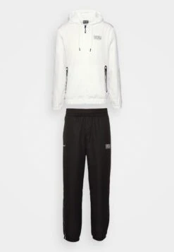 EA7 Emporio Armani Tracksuit - Chándal - White/Black -Solid Ventas 4ab02341573d443d9c27c611b53d9963