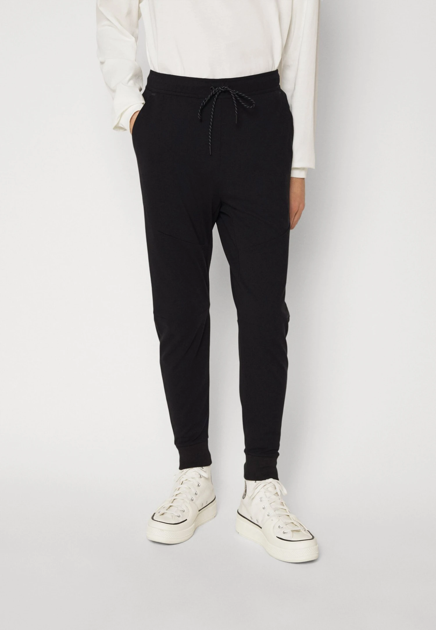 Nike Sportswear M Tech Jggr Lghtwht - Pantalones Deportivos - Black 5 Nike Sportswear M Tech Jggr Lghtwht - Pantalones Deportivos - Black - Imagen 3
