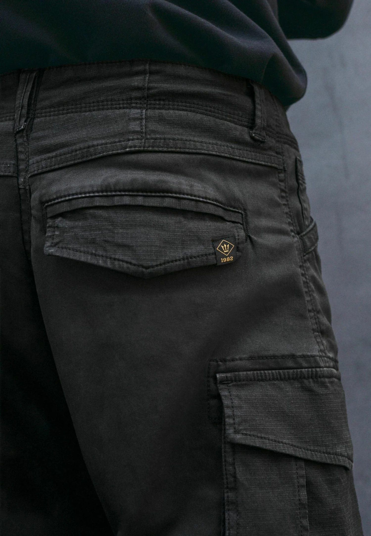 Next Zip Detail Stretch Regular Tapered - Pantalones Cargo - Black 10 Next Zip Detail Stretch Regular Tapered - Pantalones Cargo - Black - Imagen 8