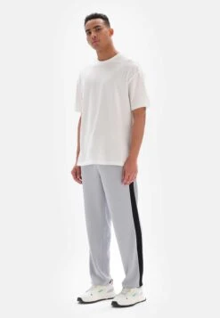 Sun Court - Pantalones Deportivos - Light Grey 13 Sun Court - Pantalones Deportivos - Light Grey -Solid Ventas 5361d9907144445f8fbd5147c3ed576c