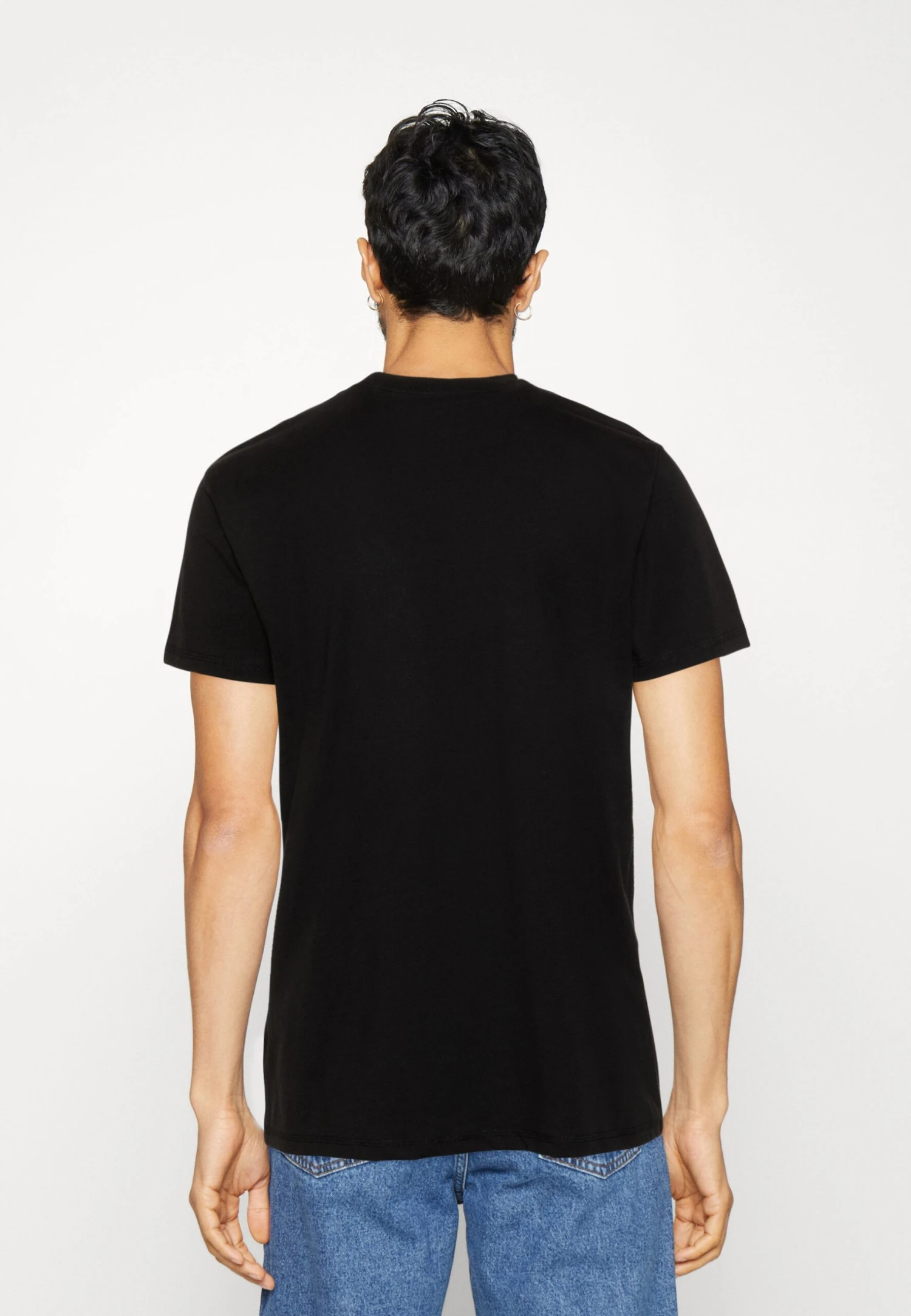 Guess Embro Box Logo Tee - Camiseta Estampada - Jet Black 5 Guess Embro Box Logo Tee - Camiseta Estampada - Jet Black - Imagen 3