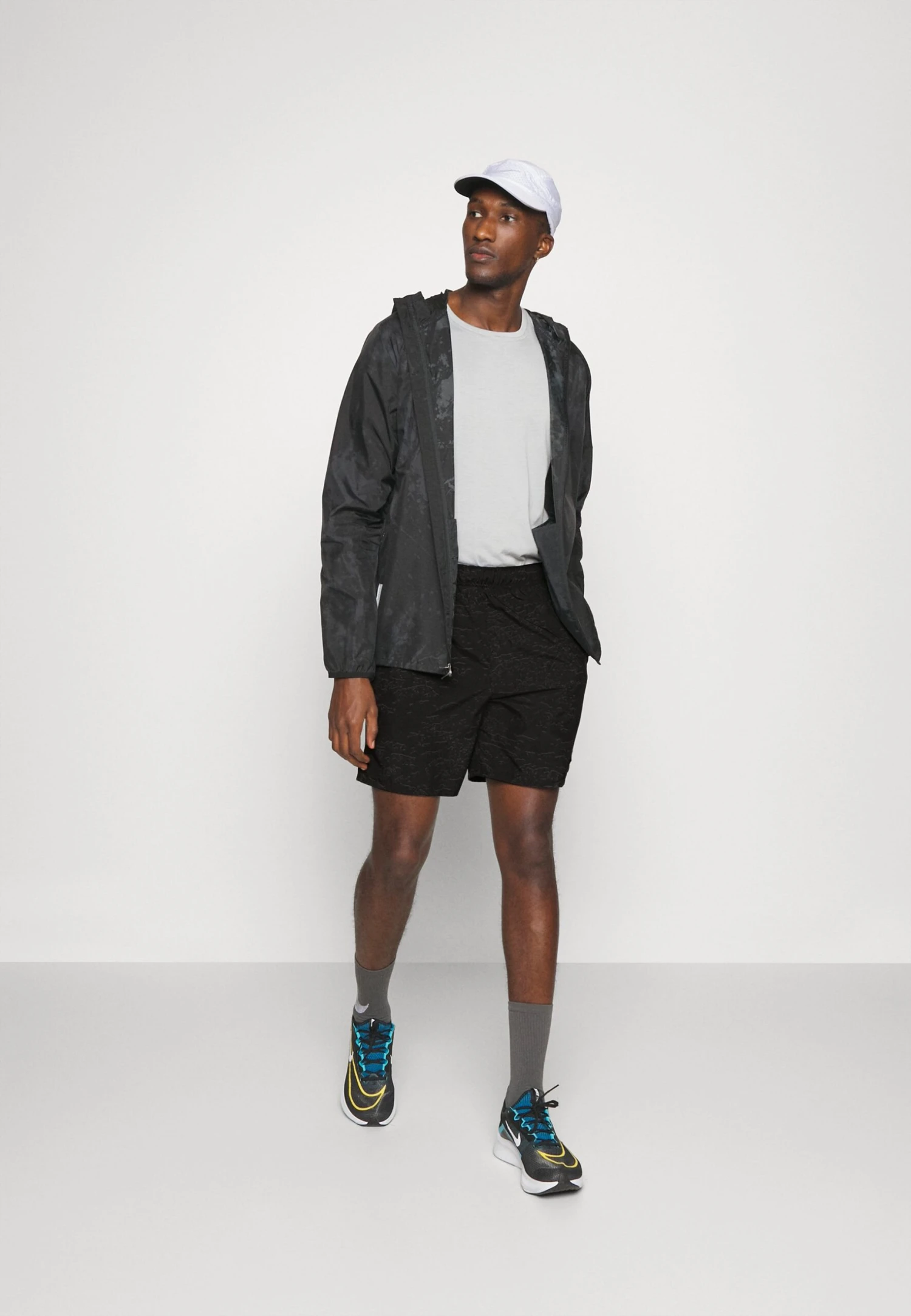 Nike Performance Pantalón Corto De Deporte - Black/Silver 4 Nike Performance Pantalón Corto De Deporte - Black/Silver - Imagen 2