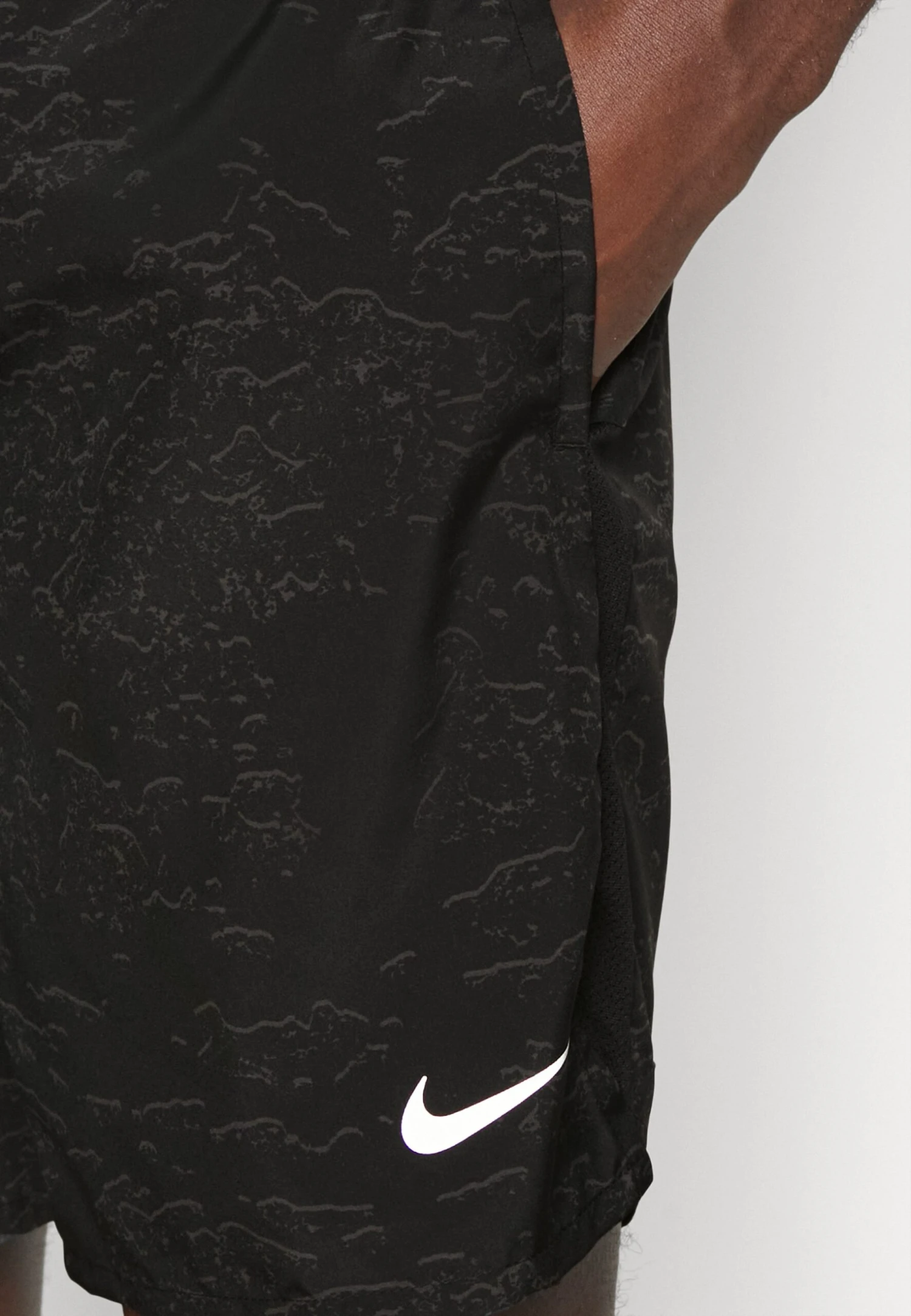 Nike Performance Pantalón Corto De Deporte - Black/Silver 7 Nike Performance Pantalón Corto De Deporte - Black/Silver - Imagen 5