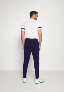 Nike Performance Paris St Germain Tech Jogger - Equipación De Clubes - Blackened Blue/Gold Suede -Solid Ventas 588ca6323dee415eb0c43cb06862a0bb