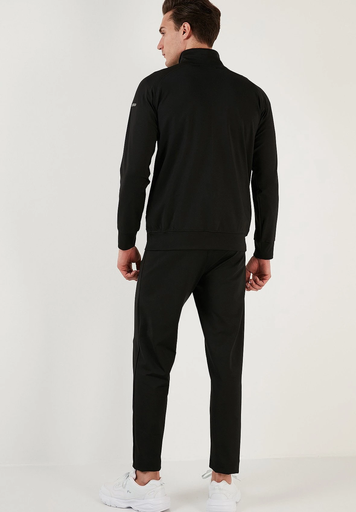 Regular Fit Set - Chándal - Black 4 Regular Fit Set - Chándal - Black - Imagen 2