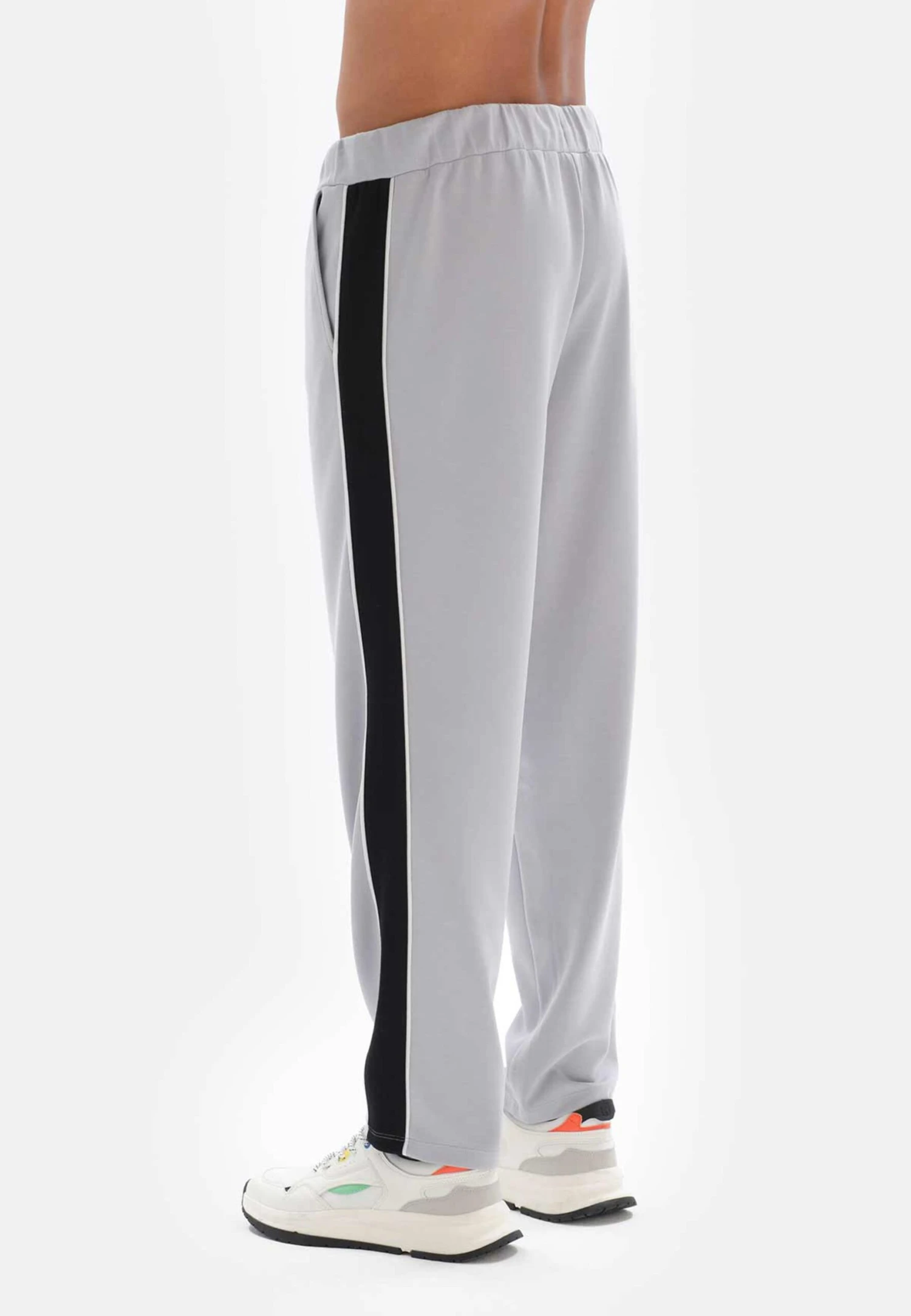 Sun Court - Pantalones Deportivos - Light Grey 9 Sun Court - Pantalones Deportivos - Light Grey - Imagen 7