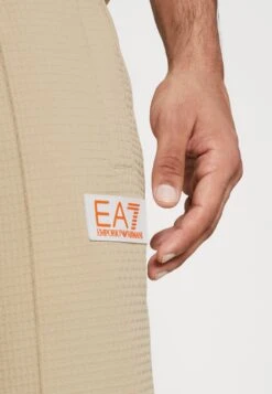 EA7 Emporio Armani Tennis Club Pants Light - Pantalones Deportivos - Oxford Tan 11 EA7 Emporio Armani Tennis Club Pants Light - Pantalones Deportivos - Oxford Tan -Solid Ventas 697e9f884671446c8c448998fb57a2a9