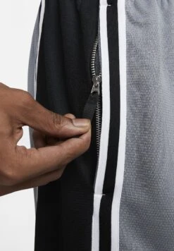 Nike Performance Pantalón Corto De Deporte - Cool Grey Black White -Solid Ventas 6b177dd3d5114dfeb55bf2aa77d47783