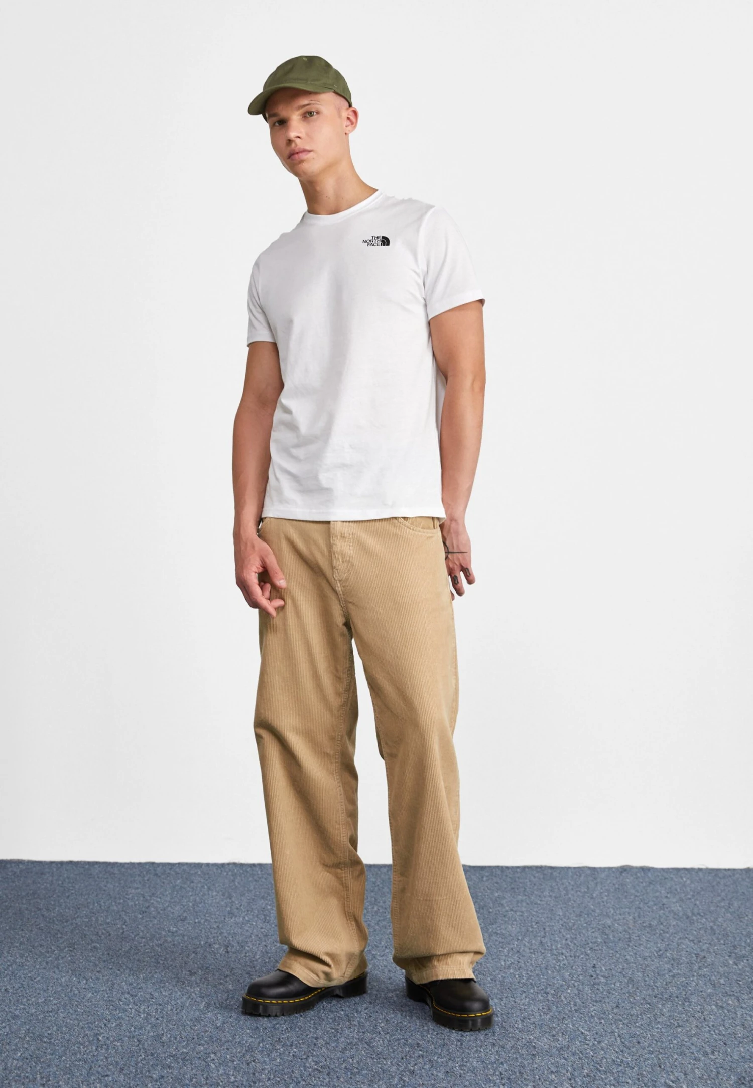 The North Face Mountain Outline Tee - Camiseta Estampada - White/Black 4 The North Face Mountain Outline Tee - Camiseta Estampada - White/Black - Imagen 2