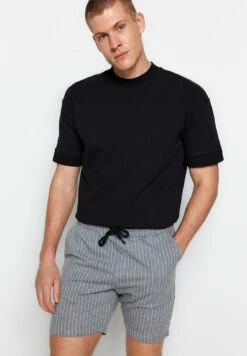 Trendyol Gewoontjes - Shorts - Smoked