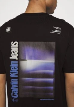 Calvin Klein Jeans Transcendent Back Graphic Tee - Camiseta Estampada - Black 11 Calvin Klein Jeans Transcendent Back Graphic Tee - Camiseta Estampada - Black -Solid Ventas 811738d2aa134a489110b05bc50de68b