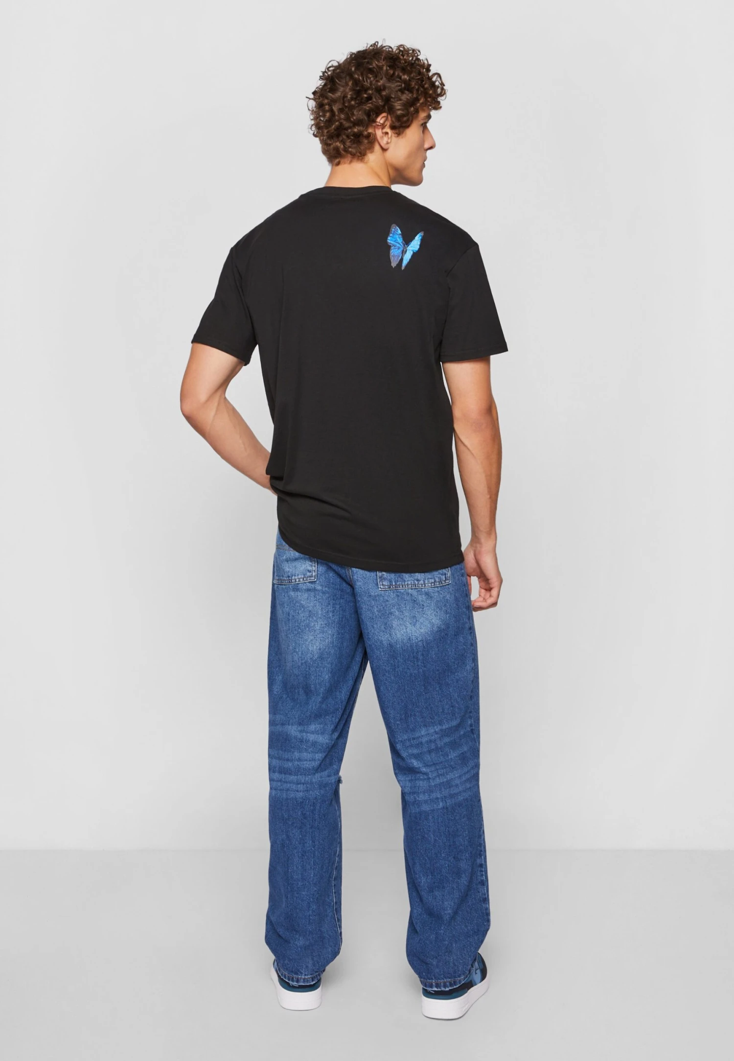 Le Papillon Oversize- Camiseta Estampada - Black 6 Le Papillon Oversize- Camiseta Estampada - Black - Imagen 4