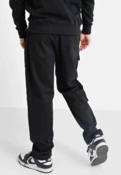 SIXTH JUNE Pantalones Cargo - Black 12 SIXTH JUNE Pantalones Cargo - Black -Solid Ventas aa1e342a7a814190be9320b70f009573