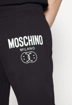 MOSCHINO Trousers - Pantalones Deportivos -Black 15 MOSCHINO Trousers - Pantalones Deportivos -Black -Solid Ventas b22811eeee2b446a85c470fb9f7895a2