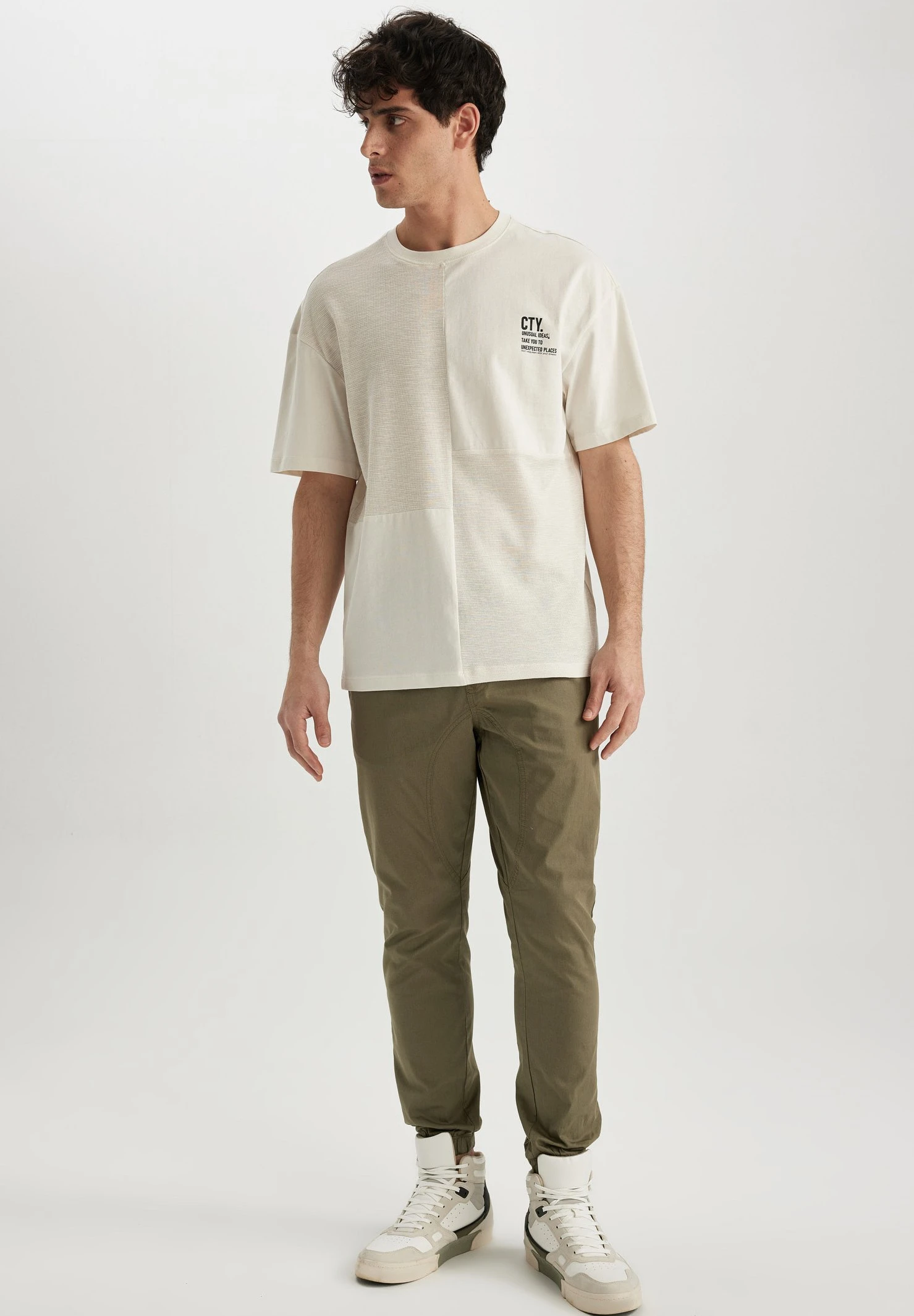 DeFacto Comfort Fit - Camiseta Estampada - Beige 4 DeFacto Comfort Fit - Camiseta Estampada - Beige - Imagen 2