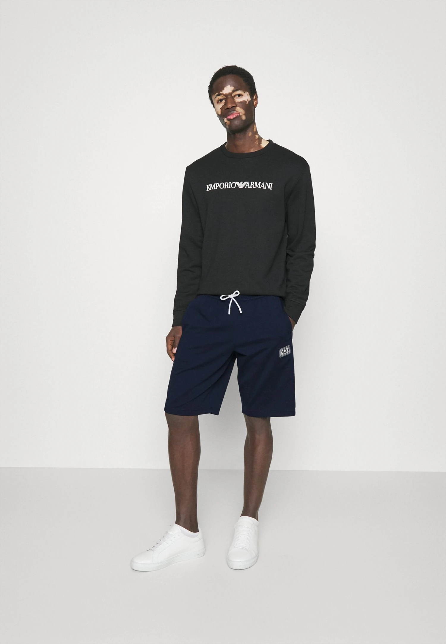 EA7 Emporio Armani Bermuda - Shorts - Dark Blue 4 EA7 Emporio Armani Bermuda - Shorts - Dark Blue - Imagen 2