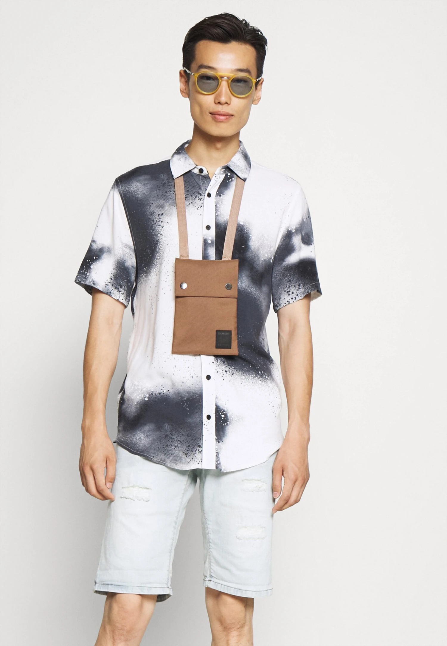 Indicode Jeans Kaden Holes - Shorts Vaqueros - Bleached Denim 6 Indicode Jeans Kaden Holes - Shorts Vaqueros - Bleached Denim - Imagen 4