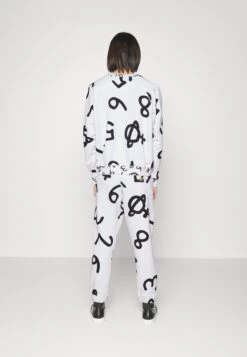 Vivienne Westwood Classic - Pantalones Deportivos - White/Black 10 Vivienne Westwood Classic - Pantalones Deportivos - White/Black -Solid Ventas df32979fe1b245aeb0f46c246b061c00