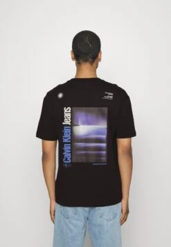 Calvin Klein Jeans Transcendent Back Graphic Tee - Camiseta Estampada - Black