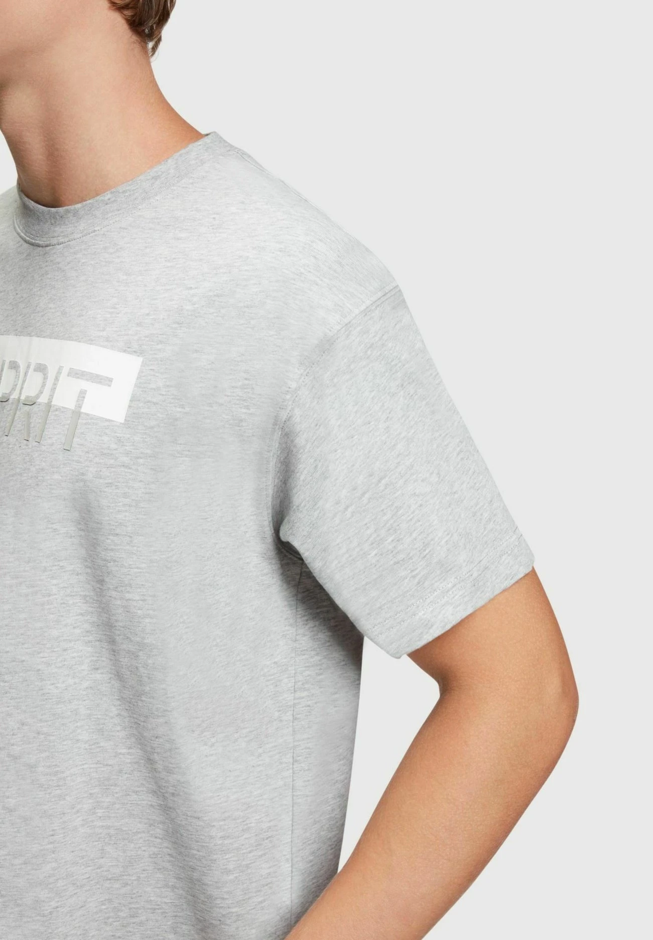 ESPRIT MitLogo-Aufnäher - Camiseta Estampada - Light Grey New 5 ESPRIT MitLogo-Aufnäher - Camiseta Estampada - Light Grey New - Imagen 3