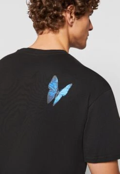 Le Papillon Oversize- Camiseta Estampada - Black 13 Le Papillon Oversize- Camiseta Estampada - Black -Solid Ventas e8b6e47eed374327a1ba9808353a2361