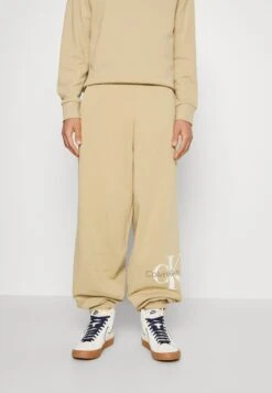 Calvin Klein Jeans Archival Monologo Pant - Pantalones Deportivos - Travertine 11 Calvin Klein Jeans Archival Monologo Pant - Pantalones Deportivos - Travertine -Solid Ventas e93d63365cea48d086398f1b98867b1d