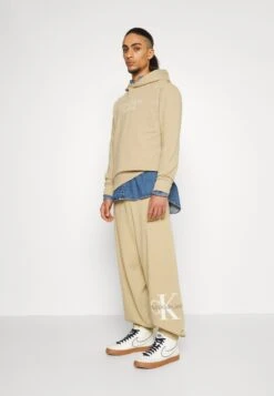 Calvin Klein Jeans Archival Monologo Pant - Pantalones Deportivos - Travertine 13 Calvin Klein Jeans Archival Monologo Pant - Pantalones Deportivos - Travertine -Solid Ventas eba051d9dd9e4450bca651336d0adf21