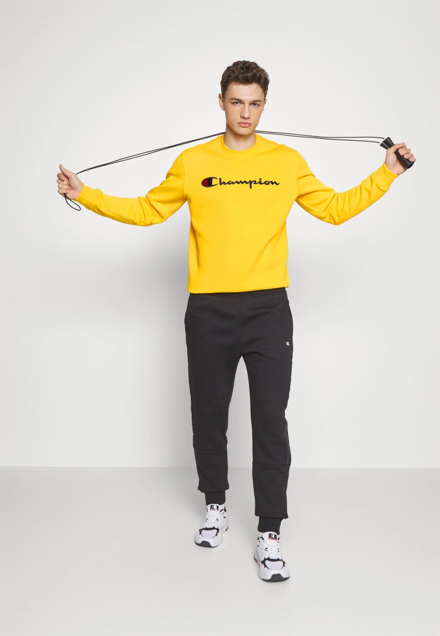 Champion Classic Crewneck Large Logo - Sudadera - Yellow 4 Champion Classic Crewneck Large Logo - Sudadera - Yellow - Imagen 2