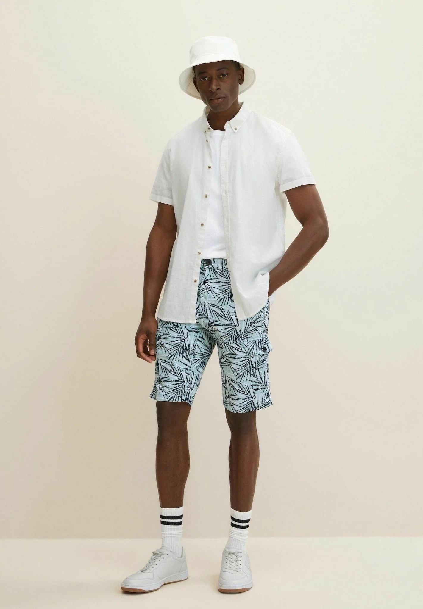 Tom Tailor Gemusterte Cargo - Shorts - Mint Navy Big Leaf Design 4 Tom Tailor Gemusterte Cargo - Shorts - Mint Navy Big Leaf Design - Imagen 2