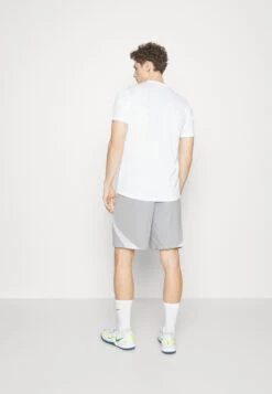 Nike Performance Strike Short- Pantalón Corto De Deporte - Wolf Grey/White/Black -Solid Ventas fa88416c6be94f708ac1d1dabbcd9e37