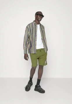 Iceberg Bermuda - Shorts - Kaki 8 Iceberg Bermuda - Shorts - Kaki -Solid Ventas fea9f4ee1a4447e9bcb31ac150fe9a47