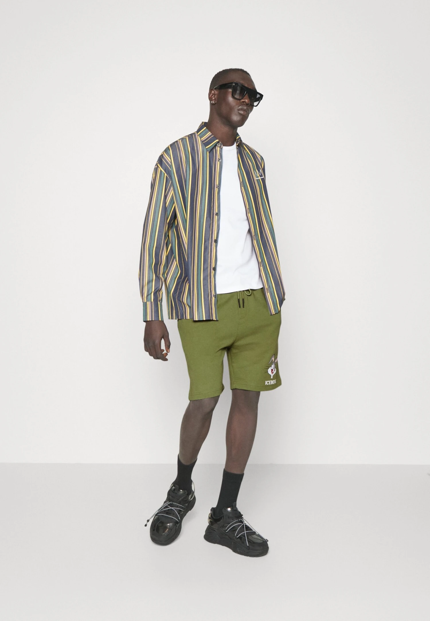 Iceberg Bermuda - Shorts - Kaki 4 Iceberg Bermuda - Shorts - Kaki - Imagen 2